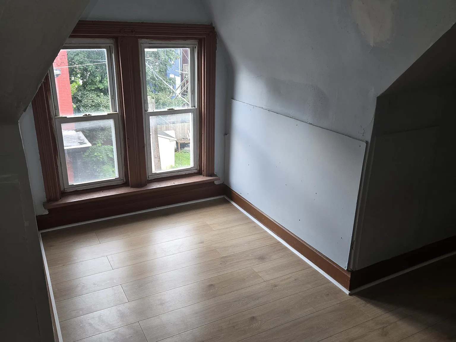 3 bed, 1.5 bath, 1381 sqft, $1,300 — Photo 4