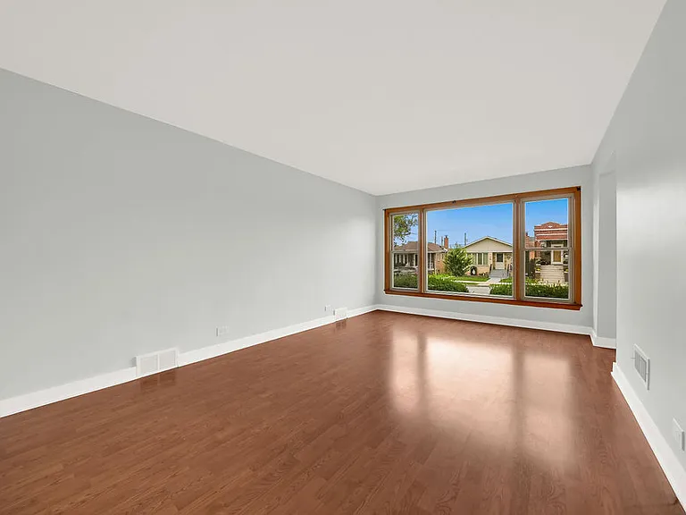 6354 S Austin Ave — Photo 6