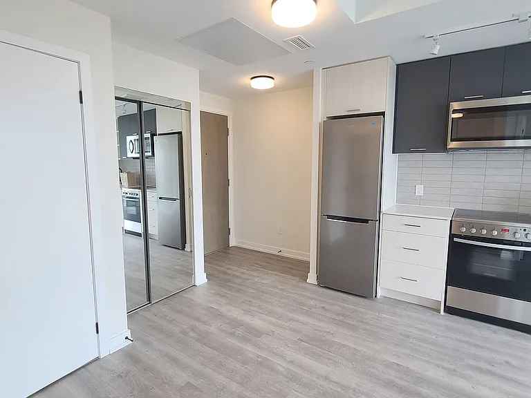 2300 Saint Clair Ave W #804 — Photo 8