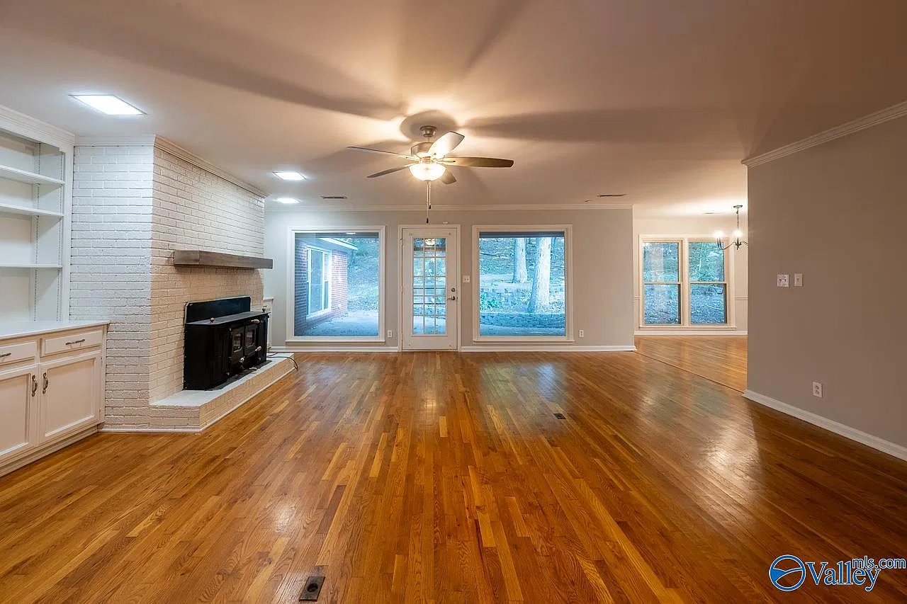 3 bed, 3.0 bath, 3215 sqft, $2,600 — Photo 3