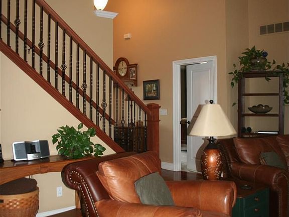 5th image of 5832 Woodside Dr