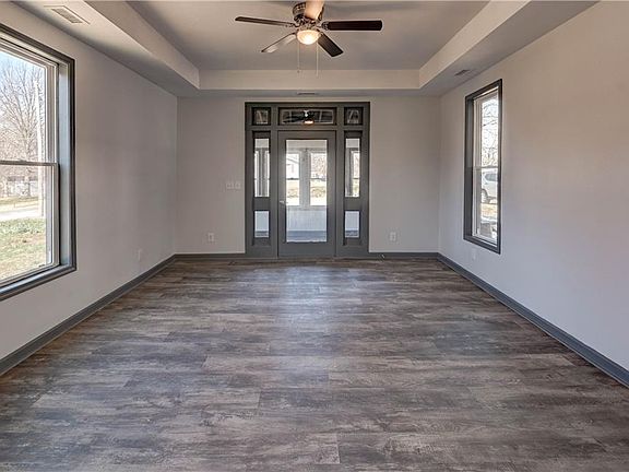 3rd image of 407 W 5th St