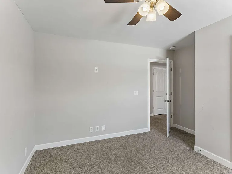 248 Rowlette Cir — Photo 16