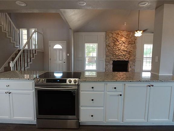 3rd image of 812 Ramblewood Dr