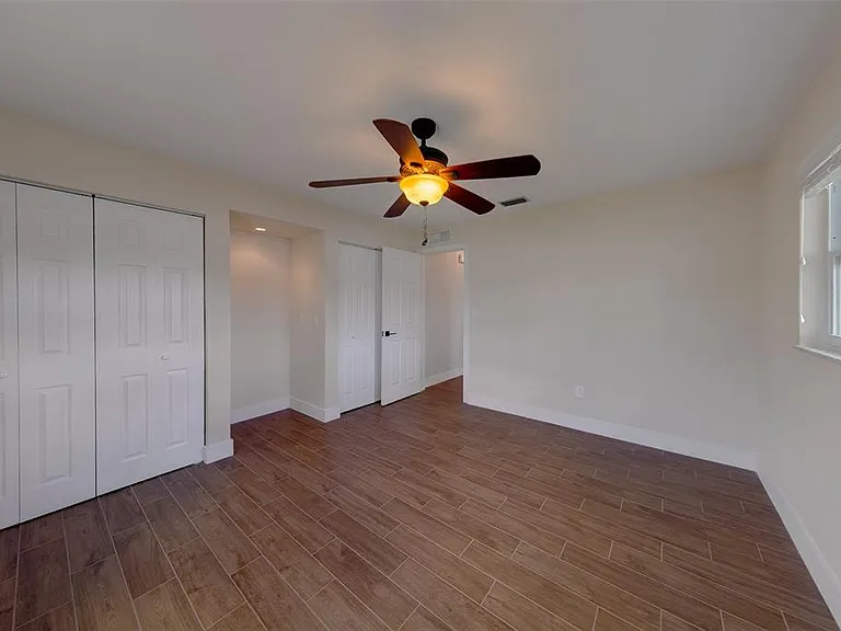 11602 Grove St — Photo 32