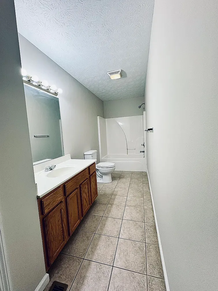 3 bed, 1600 sqft, $1,575 — Photo 3