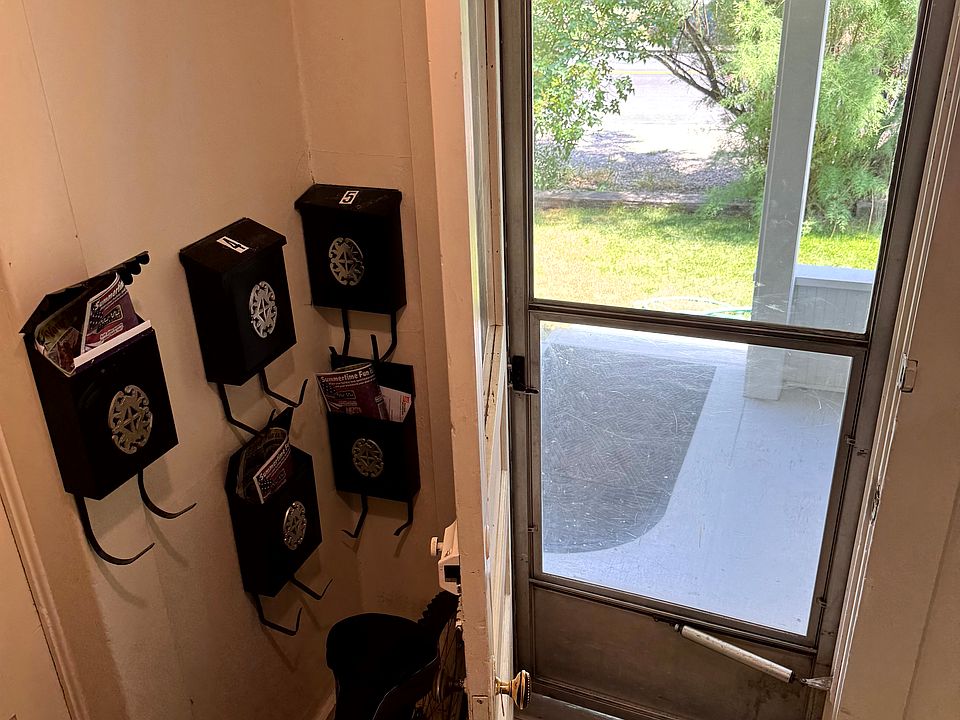Mail Room/Foyer