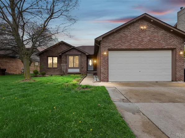 46902 Amberwood Dr, Shelby Township, MI 48317