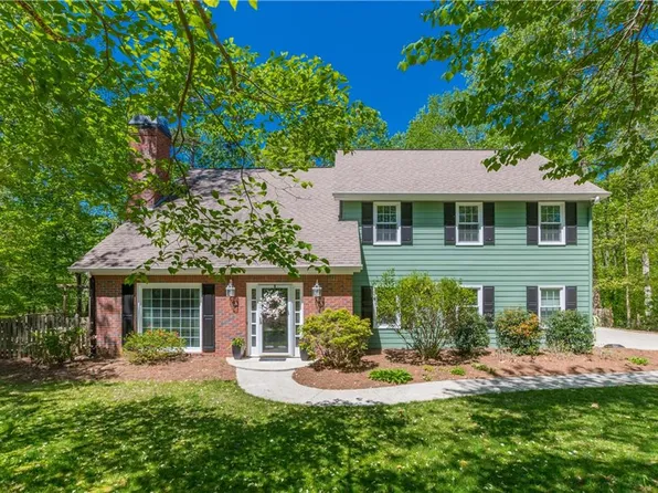 179 W Lake Dr, Roswell, GA 30075