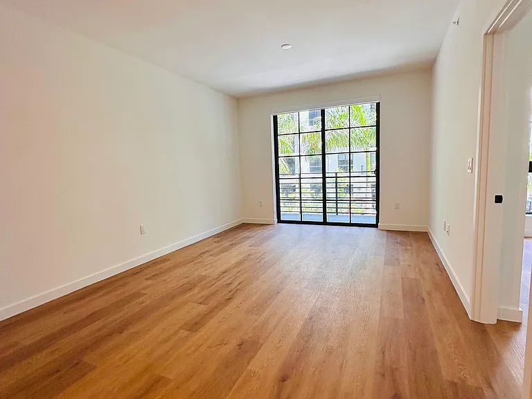 1648 NE 124th St #701 — Photo 7