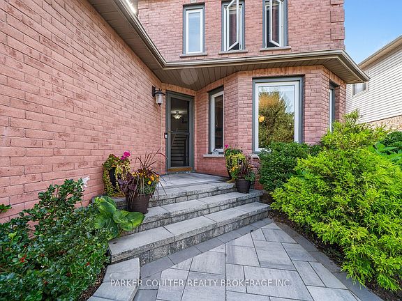 3rd image of 27 Brandon Cres