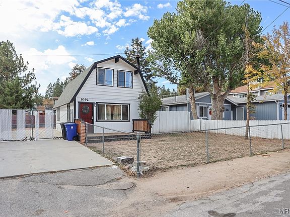 2nd image of 1092 Dumas Ln