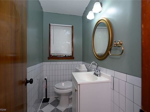 4th image of 3010 9th St SW