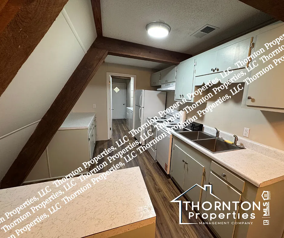 3 bed, 1.5 bath, 984 sqft, $1,200 — Photo 2