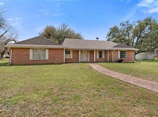 608 E Barton St, Calvert, TX 77837