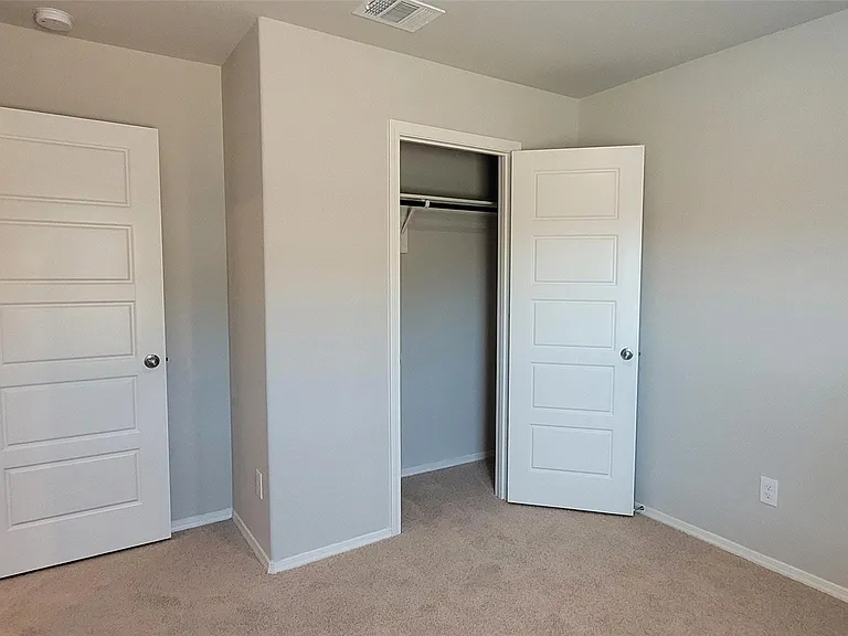 526 Dalloway St — Photo 24
