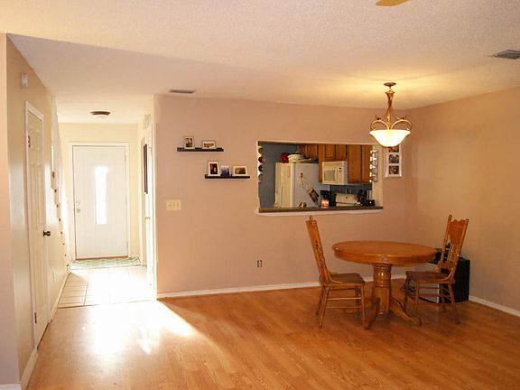 5th image of 3013 Candlewyck Ln E