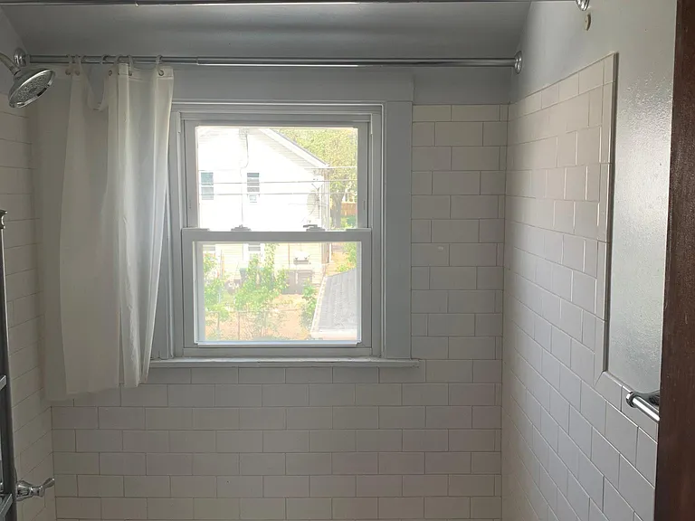 39 Henderson Ave — Photo 5