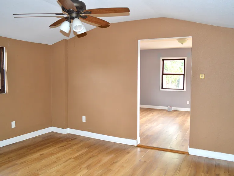 340 Waverly Pl — Photo 12