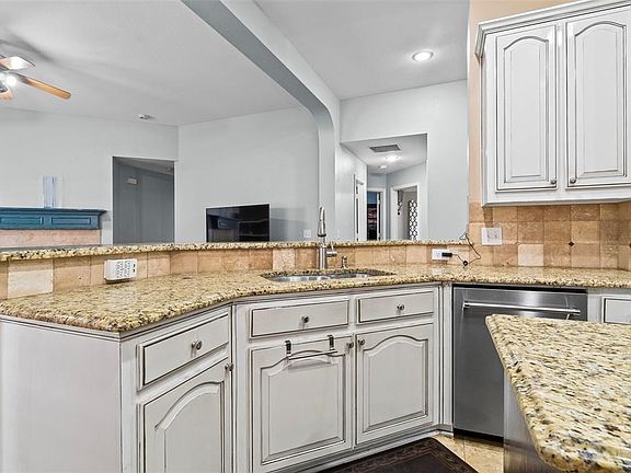 5th image of 18642 Tall Oak Dr
