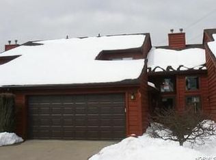 703 Village Club Rd, Northfield, OH 44067