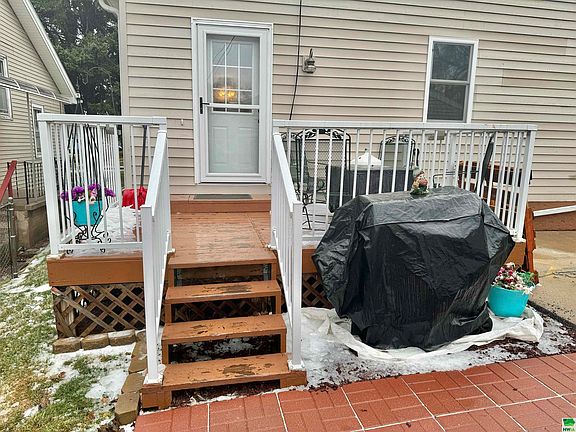 2nd image of 819 27th St