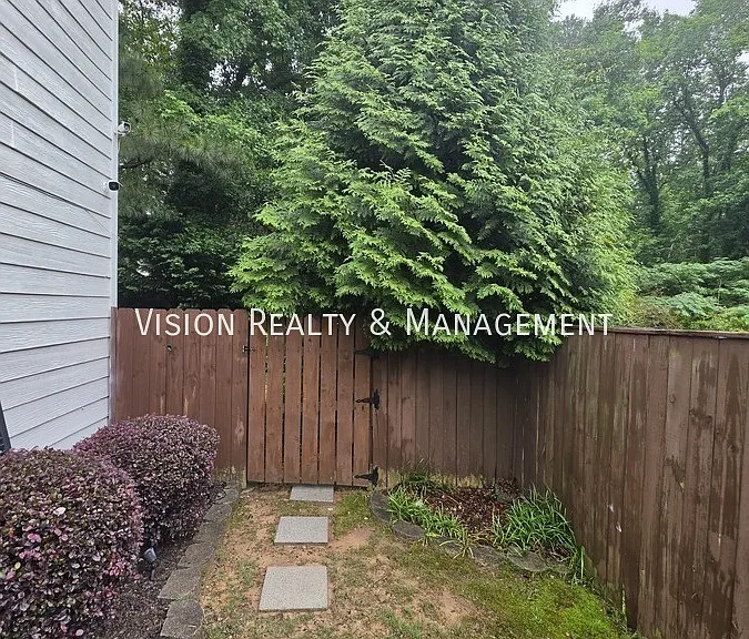 5025 Brittany Dr — Photo 28