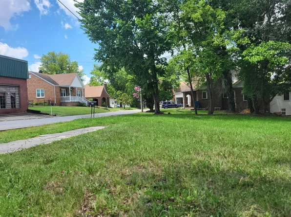 1 Maple Dr, Camden, TN 38320