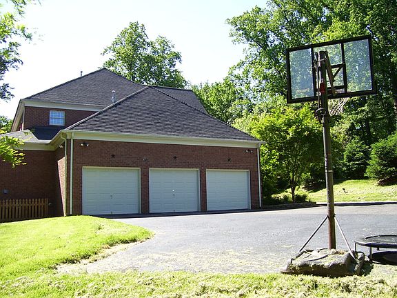 3 Car Garage Entrance-1