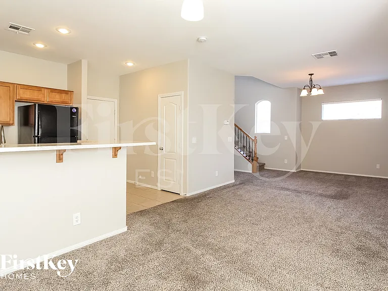 10552 Lessona St — Photo 5