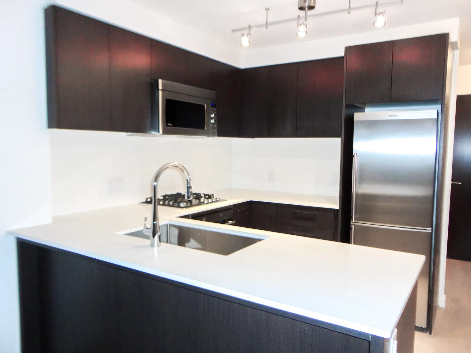 7988 Ackroyd Road Richmond — Photo 2