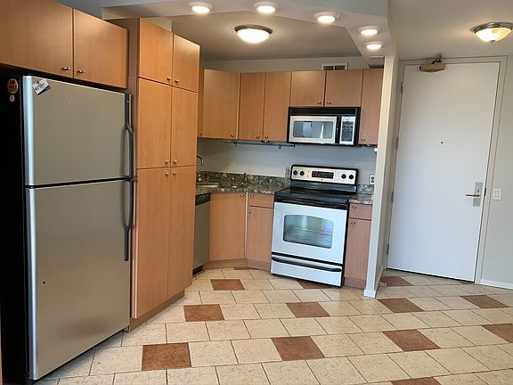 5th image of 4343 N Clarendon Ave APT 1711