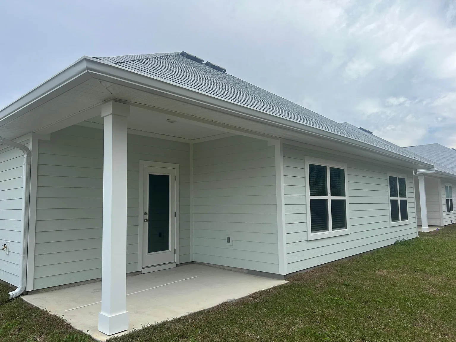 4 bed, 1900 sqft, $3,200 — Photo 2