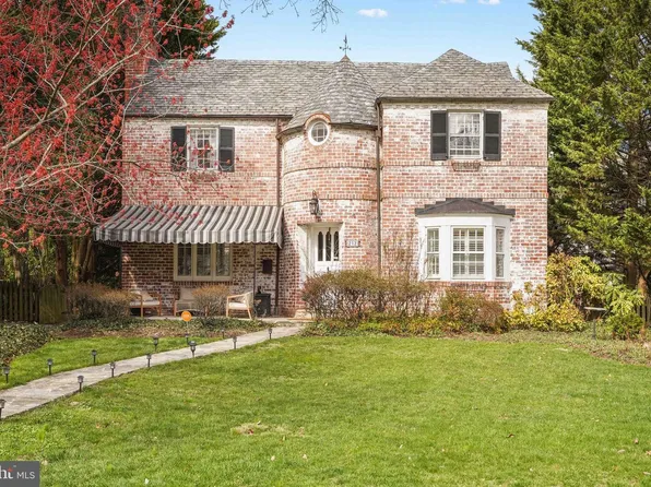 212 Saint Dunstans Rd, Baltimore, MD 21212