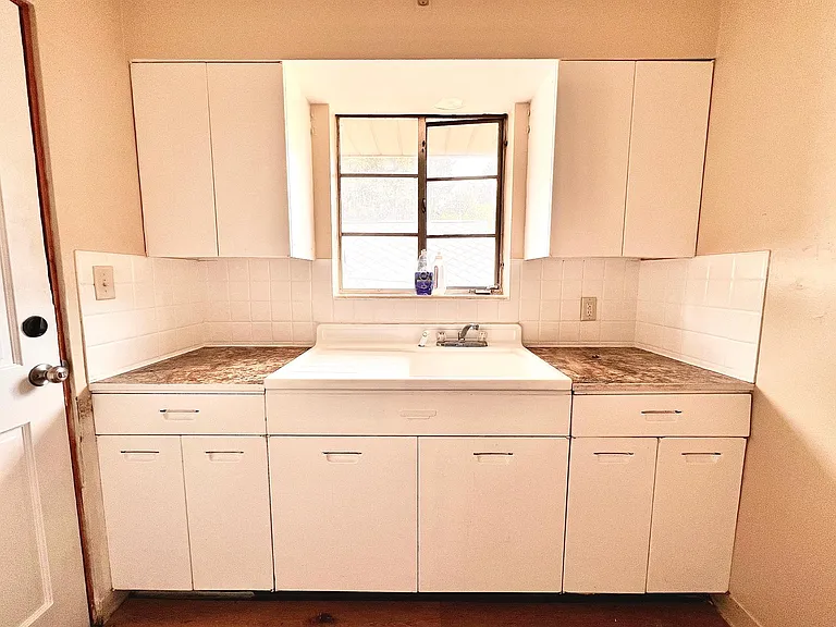 2530 Pleasant St #4 — Photo 5