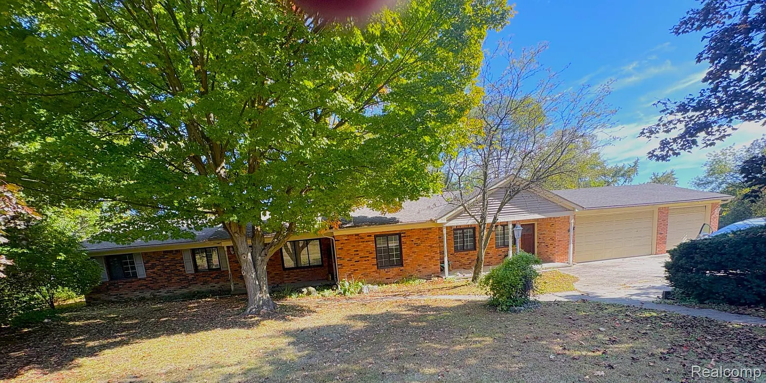 2871 Harvey St photo 1