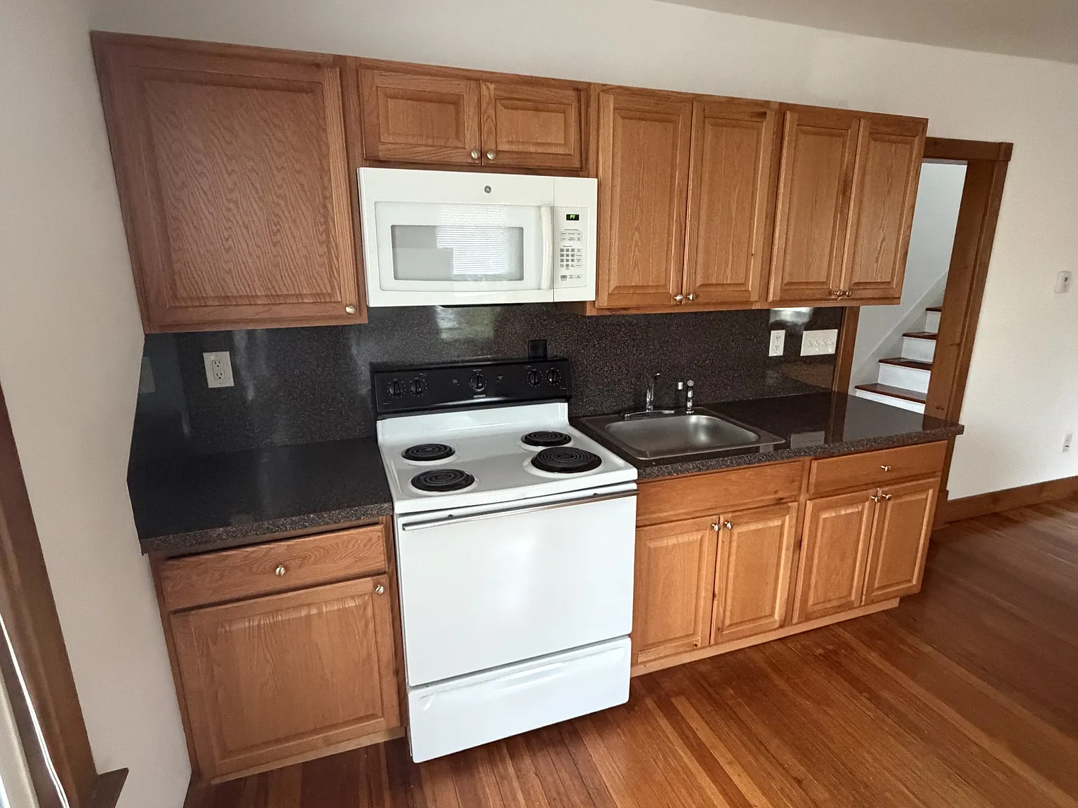 1188 Whitney Avenue - 2R — Photo 2