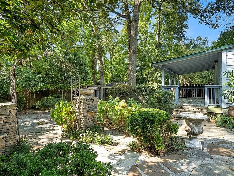2378 Glenwood Dr NE — Photo 24