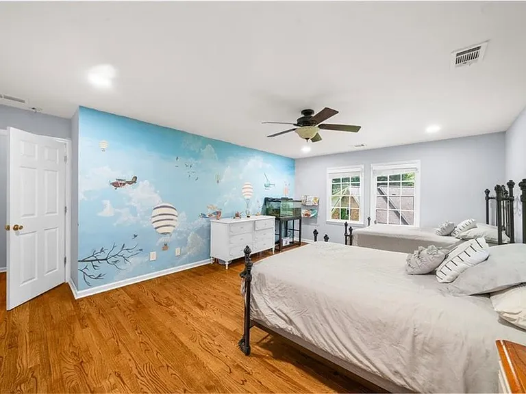 5667 Colton Dr — Photo 32