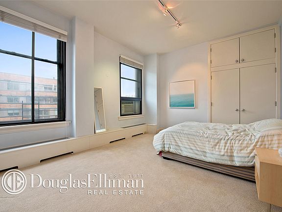 4th image of 116-118 W 14th St #9F