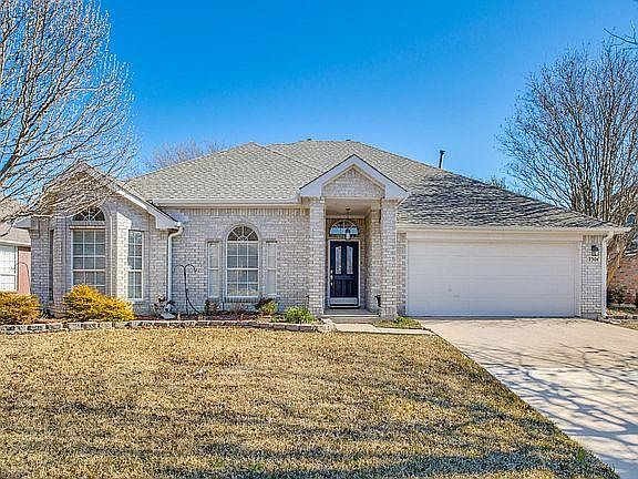 1st image of 2304 Sherwood Dr