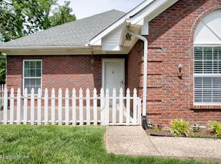 8722 Applegate Village Dr, Louisville, KY 40219