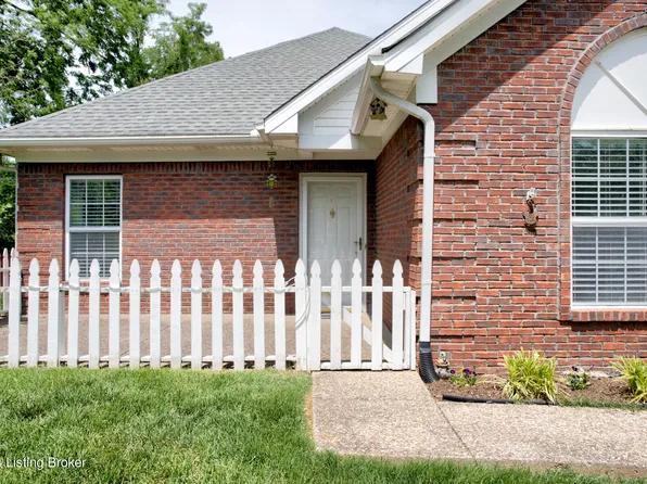 8722 Applegate Village Dr, Louisville, KY 40219