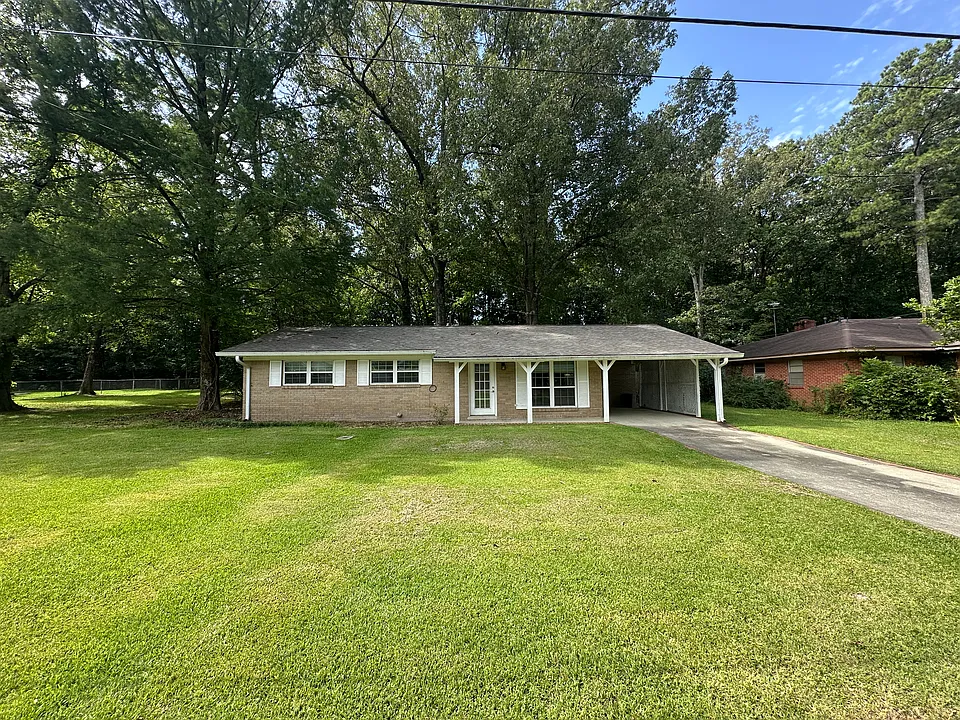 2701 Maple Dr