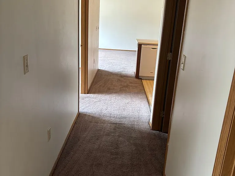 109 E Luverne St — Photo 27