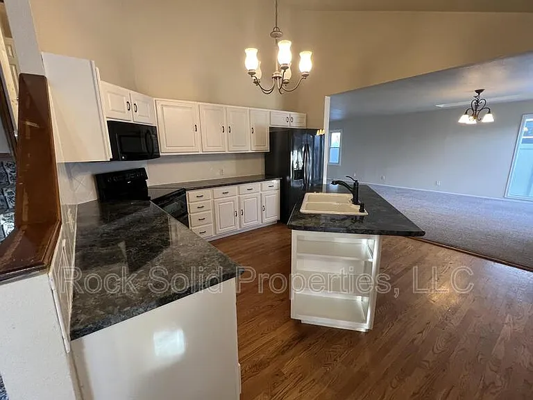 4520 Carmel Dr — Photo 8