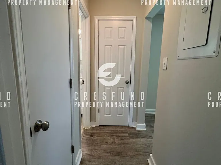 2nd Floor Spacious & Updated 1 Bed, 1 Bath Apartment — Photo 15