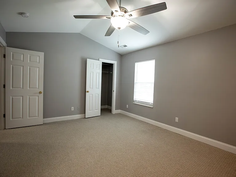 312 Queen Victoria Way — Photo 6