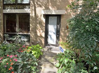 1696 Chimney House Rd, Reston, VA 20190