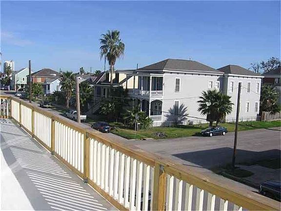 2nd image of 1502 Winnie St APT 3